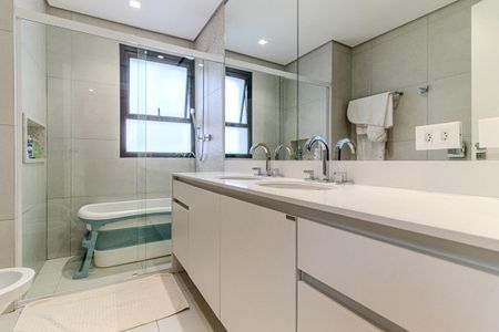 Apartamento à venda com 245m², 4 quartos e 3 vagasBanheiro da Suíte 2