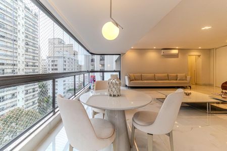 Apartamento à venda com 245m², 4 quartos e 3 vagasSala