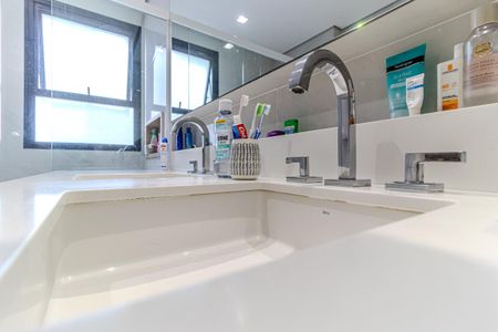 Apartamento à venda com 245m², 4 quartos e 3 vagasBanheiro da Suíte 3