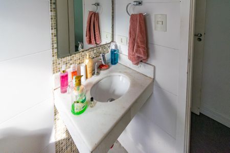 Casa à venda com 177m², 3 quartos e 2 vagasBanheiro Social