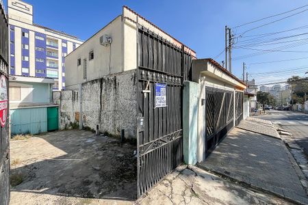 Casa à venda com 400m², 2 quartos e 5 vagasFachada + plaquinha