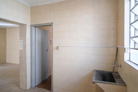 Casa à venda com 400m², 2 quartos e 5 vagasÁrea de serviço