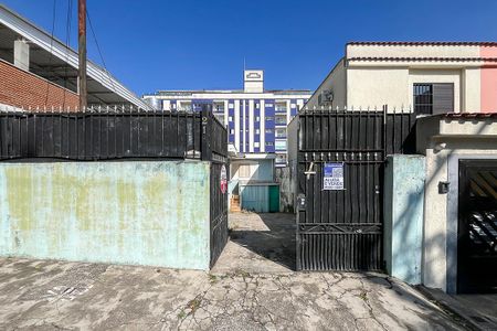 Casa à venda com 400m², 2 quartos e 5 vagasFachada + plaquinha