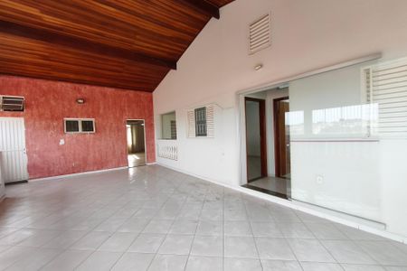 Casa à venda com 580m², 7 quartos e 3 vagas Casa à venda com 580m², 7 quartos e 3 vagasTerraço