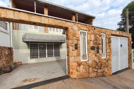 Casa à venda com 580m², 7 quartos e 3 vagas Casa à venda com 580m², 7 quartos e 3 vagasFachada