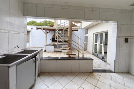 Casa à venda com 580m², 7 quartos e 3 vagas Casa à venda com 580m², 7 quartos e 3 vagasÁrea de Serviço