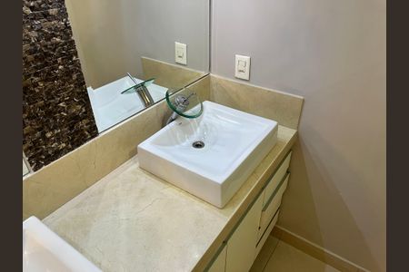 Apartamento à venda com 387m², 5 quartos e 4 vagasBanheiro da Suíte 2