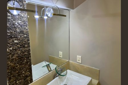 Apartamento à venda com 387m², 5 quartos e 4 vagasBanheiro da Suíte 2