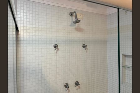 Apartamento à venda com 387m², 5 quartos e 4 vagasBanheiro da Suíte 2