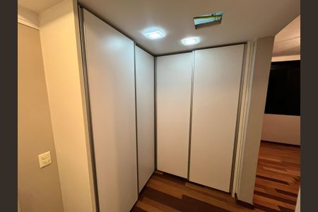 Apartamento à venda com 387m², 5 quartos e 4 vagasCloset da suíte 2