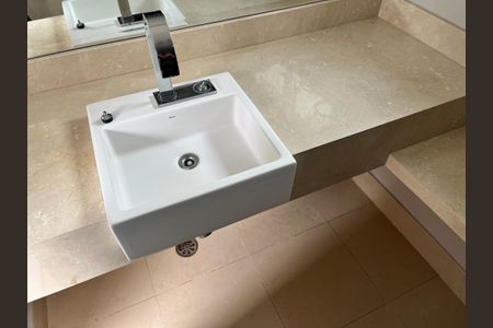 Apartamento à venda com 387m², 5 quartos e 4 vagasBanheiro 2