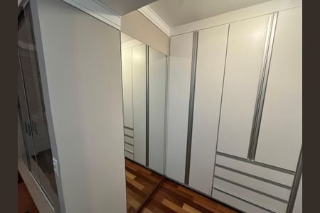 Apartamento à venda com 387m², 5 quartos e 4 vagasCloset da suíte 2