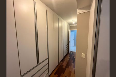 Apartamento à venda com 387m², 5 quartos e 4 vagasCloset da suíte 2