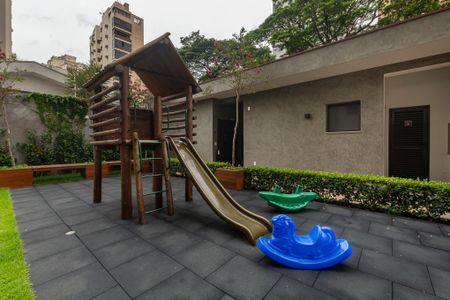 Apartamento à venda com 130m², 3 quartos e 3 vagas Apartamento à venda com 130m², 3 quartos e 3 vagasÁrea Comum - Playground