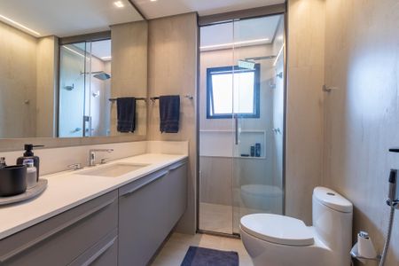 Apartamento à venda com 130m², 3 quartos e 3 vagas Apartamento à venda com 130m², 3 quartos e 3 vagasBanheiro da Suíte 1