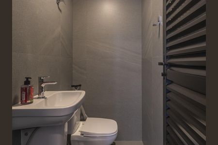 Apartamento à venda com 130m², 3 quartos e 3 vagas Apartamento à venda com 130m², 3 quartos e 3 vagasBanheiro de Serviço