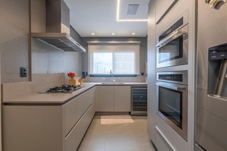 Apartamento à venda com 130m², 3 quartos e 3 vagas Apartamento à venda com 130m², 3 quartos e 3 vagasCozinha