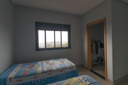 Casa de condomínio à venda com 260m², 3 quartos e 8 vagas Casa de condomínio à venda com 260m², 3 quartos e 8 vagasQuarto