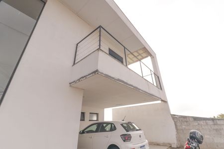 Casa de condomínio à venda com 260m², 3 quartos e 8 vagas Casa de condomínio à venda com 260m², 3 quartos e 8 vagasFachada