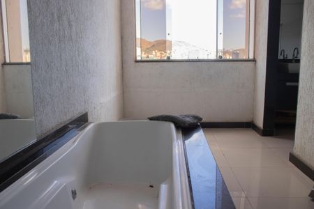 Apartamento à venda com 372m², 5 quartos e 2 vagasSuíte 2