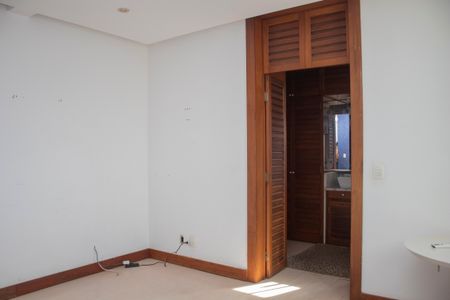 Apartamento à venda com 372m², 5 quartos e 2 vagasSuíte 1