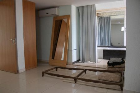 Apartamento à venda com 372m², 5 quartos e 2 vagasSuíte 2