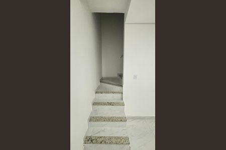 Apartamento à venda com 112m², 2 quartos e 1 vagaEscada