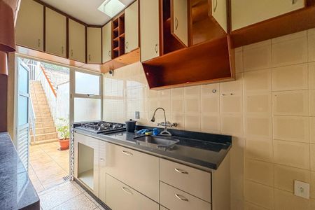 Casa para alugar com 120m², 3 quartos e 2 vagas Casa para alugar com 120m², 3 quartos e 2 vagasCozinha