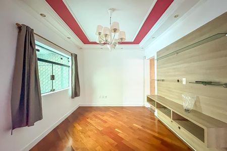 Casa para alugar com 120m², 3 quartos e 2 vagas Casa para alugar com 120m², 3 quartos e 2 vagasSala