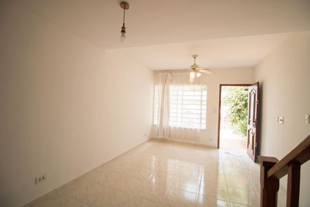 Casa para alugar com 90m², 2 quartos e 2 vagas Casa para alugar com 90m², 2 quartos e 2 vagasSala