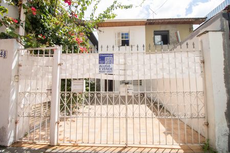 Casa para alugar com 90m², 2 quartos e 2 vagas Casa para alugar com 90m², 2 quartos e 2 vagasFachada