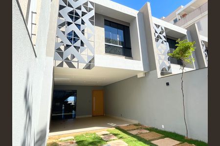 Casa à venda com 3 quartos, 190m² em Manacás, Belo Horizonte