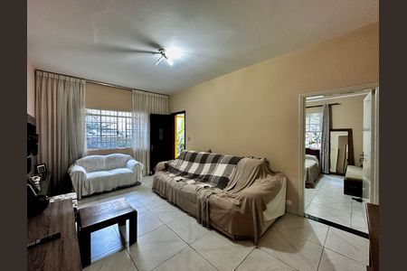 Casa à venda com 114m², 2 quartos e sem vaga Casa à venda com 114m², 2 quartos e sem vagaSala