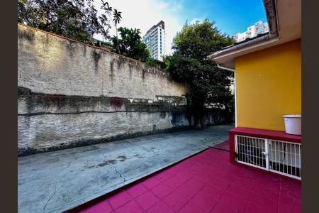 Casa à venda com 114m², 2 quartos e sem vaga Casa à venda com 114m², 2 quartos e sem vagaQuintal