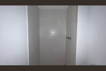 Apartamento à venda com 55m², 2 quartos e 1 vaga Apartamento à venda com 55m², 2 quartos e 1 vagaBanheiro da Suíte 2