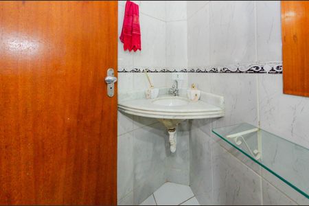 Casa à venda com 150m², 2 quartos e 2 vagasBanheiro 1