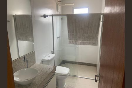 Casa para alugar com 360m², 4 quartos e 2 vagas Casa para alugar com 360m², 4 quartos e 2 vagasBanheiro