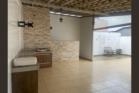 Casa para alugar com 360m², 4 quartos e 2 vagas Casa para alugar com 360m², 4 quartos e 2 vagasÁrea externa