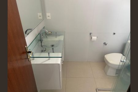 Casa para alugar com 360m², 4 quartos e 2 vagas Casa para alugar com 360m², 4 quartos e 2 vagasBanheiro
