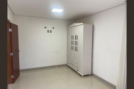 Casa para alugar com 360m², 4 quartos e 2 vagas Casa para alugar com 360m², 4 quartos e 2 vagasQuarto