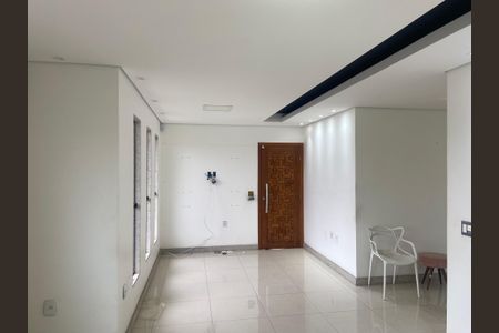 Casa para alugar com 360m², 4 quartos e 2 vagas Casa para alugar com 360m², 4 quartos e 2 vagasSala