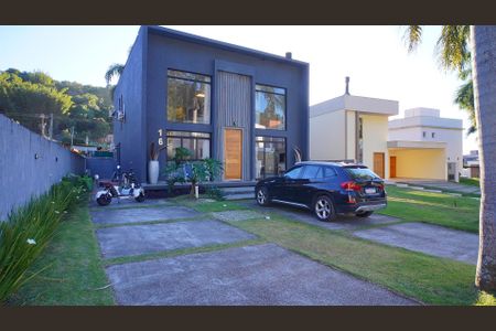 Casa de condomínio para alugar com 200m², 5 quartos e 3 vagas Casa de condomínio para alugar com 200m², 5 quartos e 3 vagasFachada casa