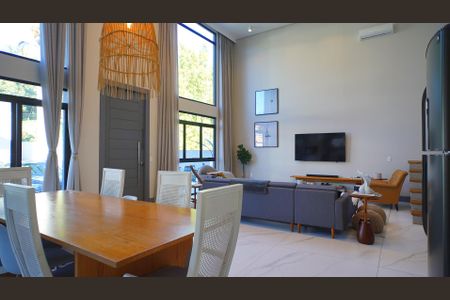Casa de condomínio para alugar com 200m², 5 quartos e 3 vagas Casa de condomínio para alugar com 200m², 5 quartos e 3 vagasSala
