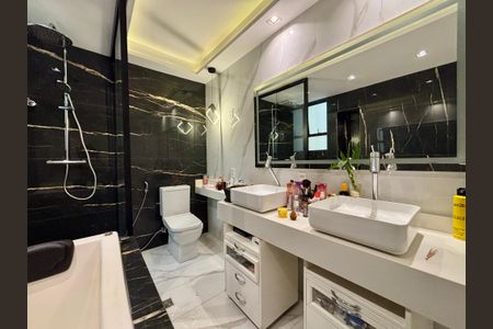 Apartamento à venda com 148m², 3 quartos e 1 vagaBanheiro da Suíte 2