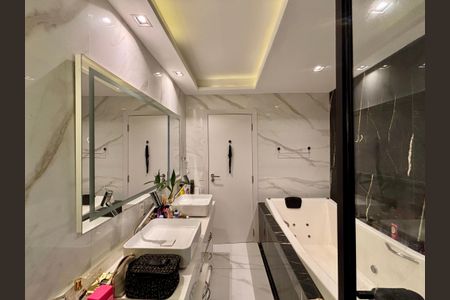 Apartamento à venda com 148m², 3 quartos e 1 vagaBanheiro da Suíte 2