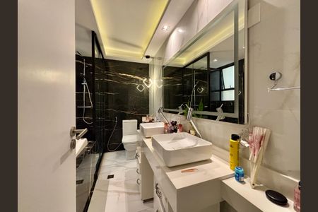 Apartamento à venda com 148m², 3 quartos e 1 vagaBanheiro da Suíte 2