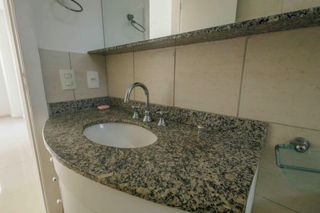 Apartamento à venda com 79m², 3 quartos e 2 vagasBanheiro da Suíte