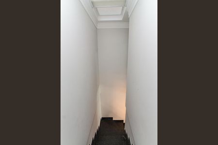 Casa à venda com 80m², 3 quartos e 2 vagas Casa à venda com 80m², 3 quartos e 2 vagasEscada