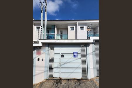 Casa à venda com 80m², 3 quartos e 2 vagas Casa à venda com 80m², 3 quartos e 2 vagasFachada