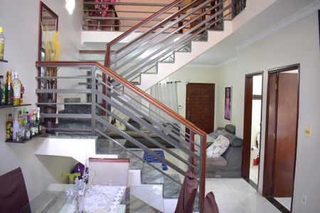 Casa para alugar com 387m², 3 quartos e 2 vagasSala